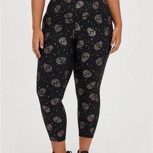 Torrid Active crop leggings
